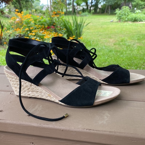 NWT Vionic Wedge Suede Sandals 11 - Picture 3 of 11